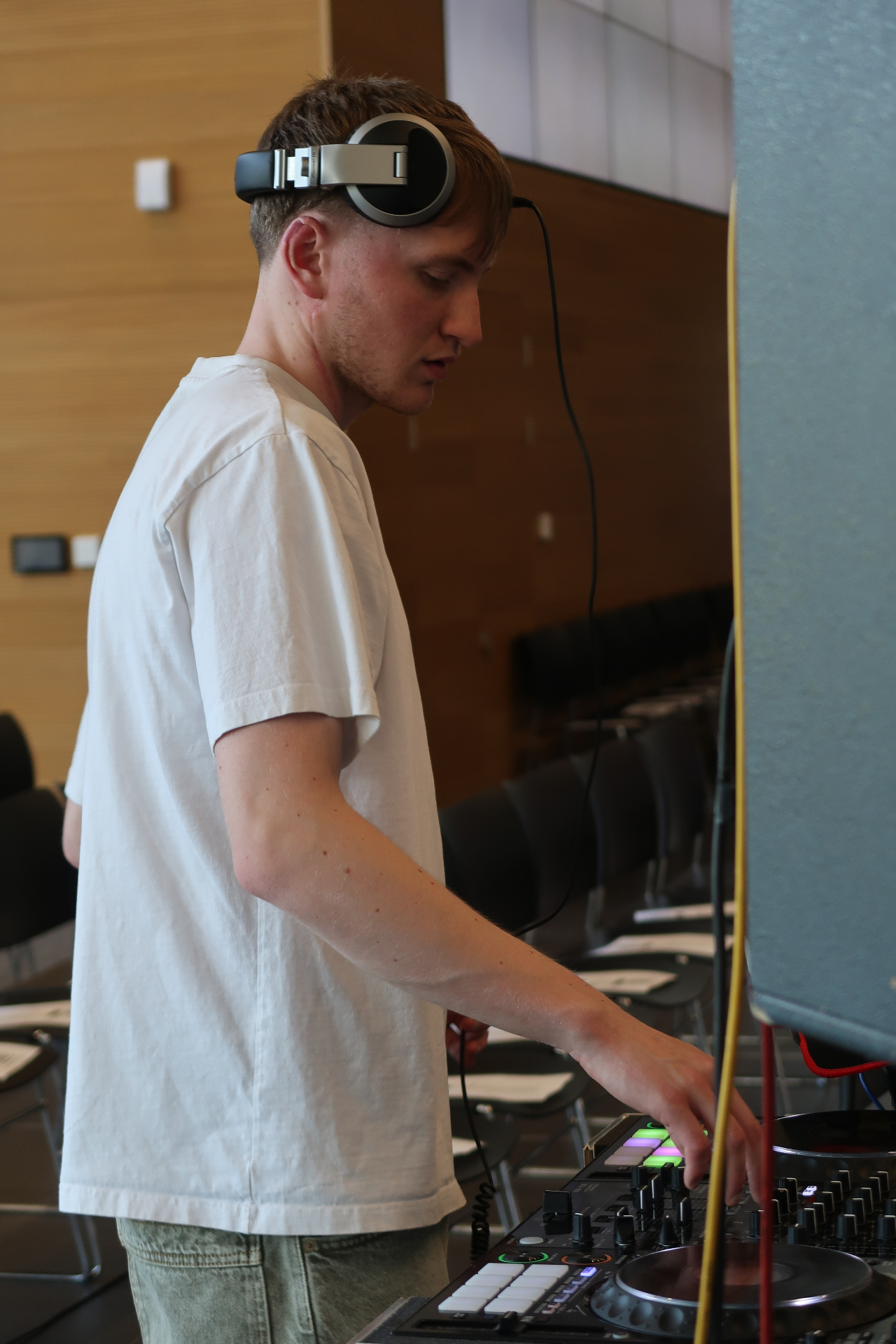 Daniel Wright DJ live set photography - UK underground electronic and house DJ performance 3