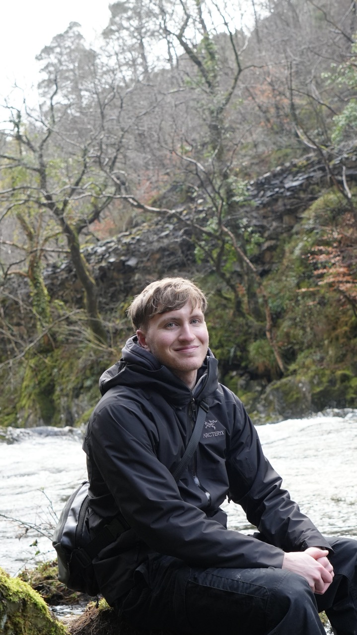 Daniel Wright - UK based DJ, music producer and creative freelancer in studio